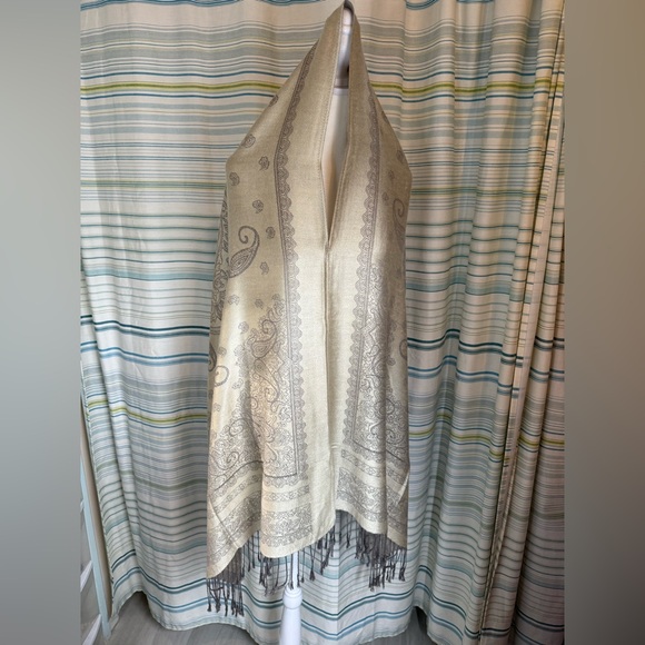 Soft & Luxurious Neutral Shawl Shrug cover Cozy Outfit Upgrade - Picture 4 of 8